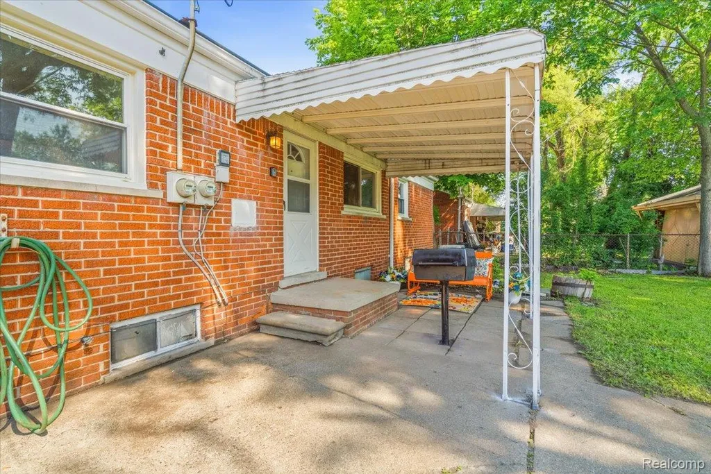 11802 Columbia Redford Charter Township MI 48239