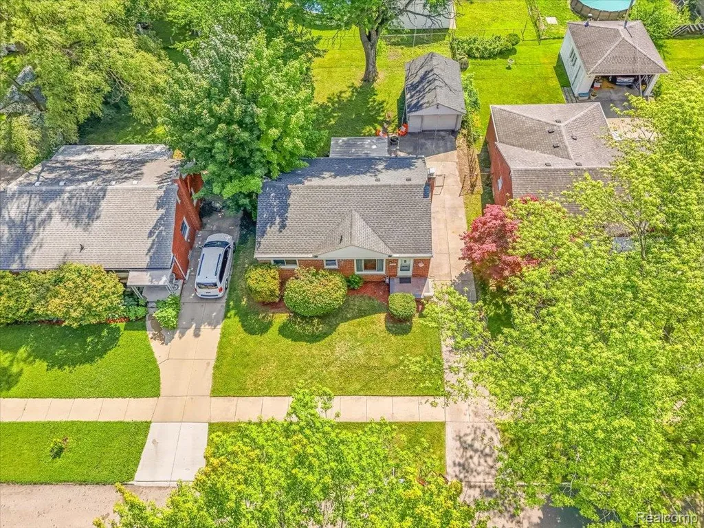 11802 Columbia Redford Charter Township MI 48239