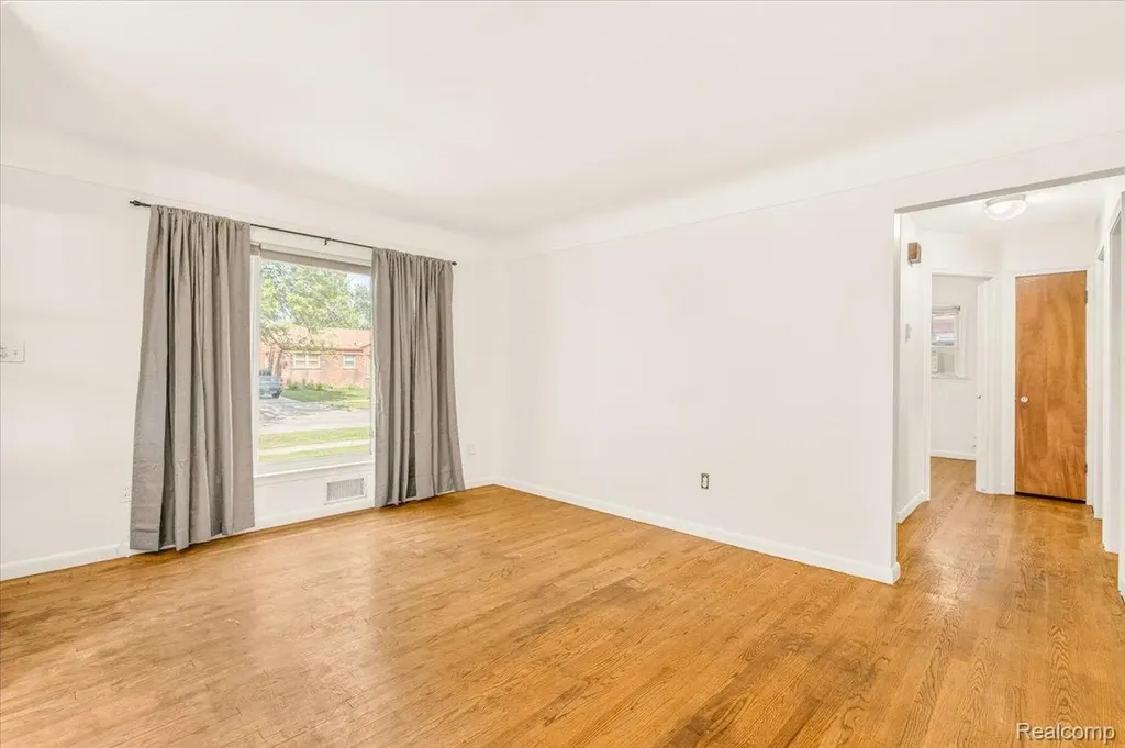 11802 Columbia Redford Charter Township MI 48239