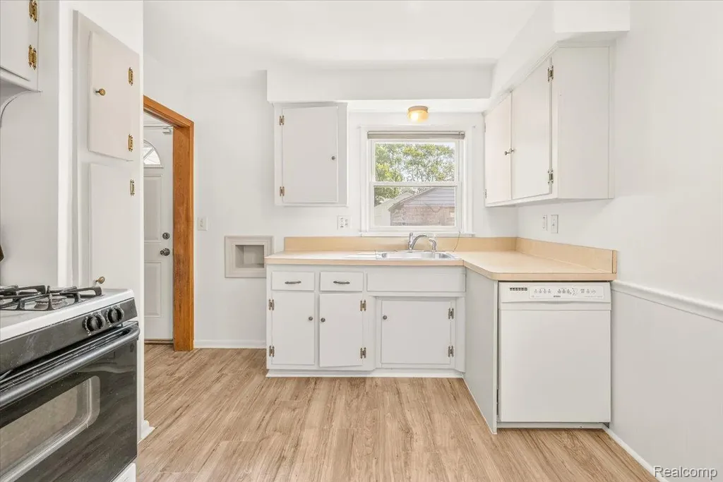 11802 Columbia Redford Charter Township MI 48239