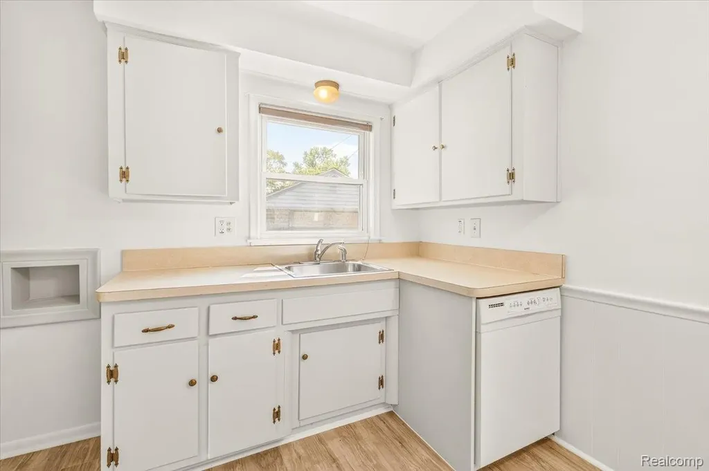 11802 Columbia Redford Charter Township MI 48239