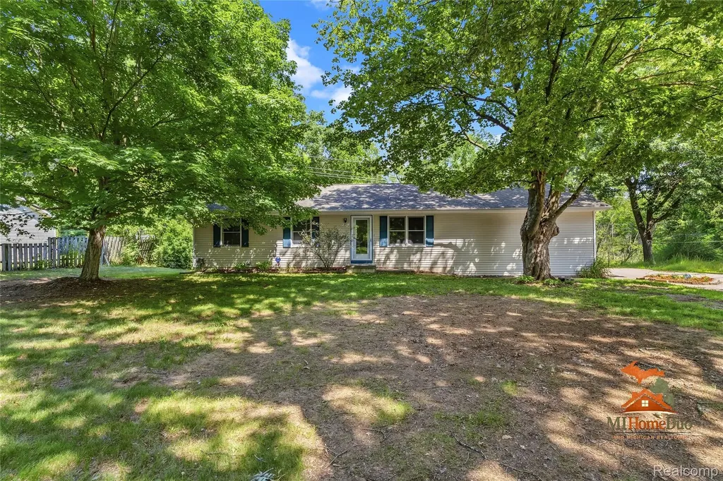 11231 Mcgregor Road Hamburg Township MI 48169
