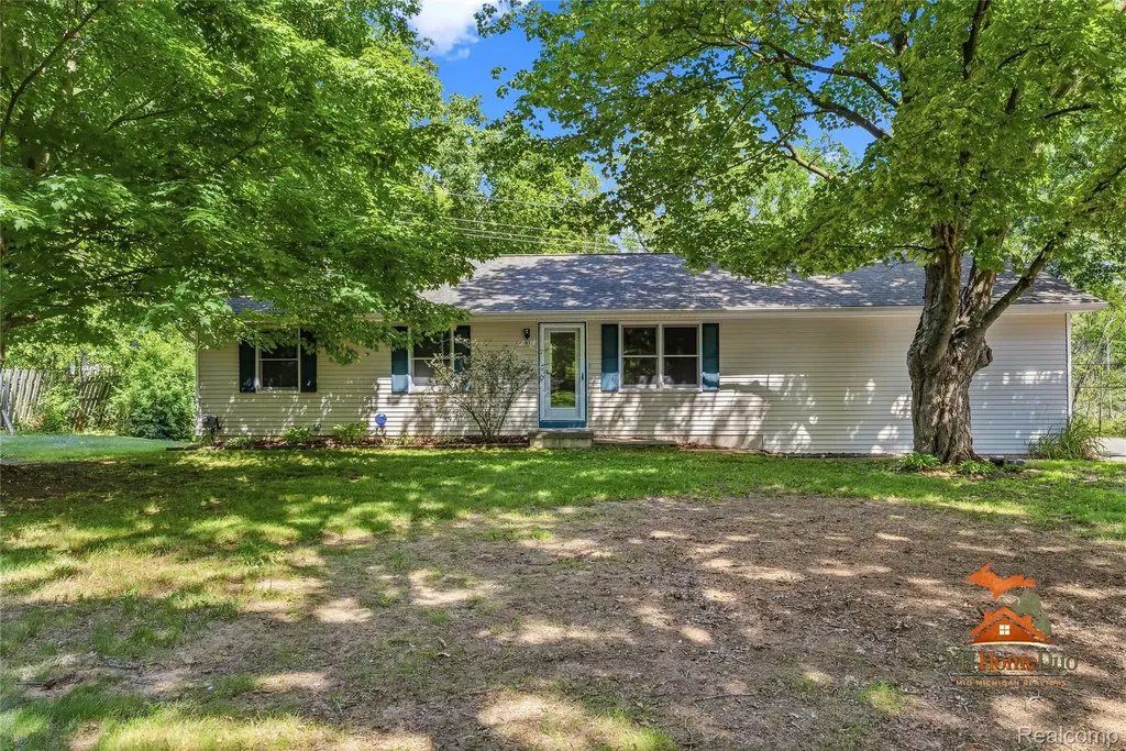 11231 Mcgregor Road Hamburg Township MI 48169