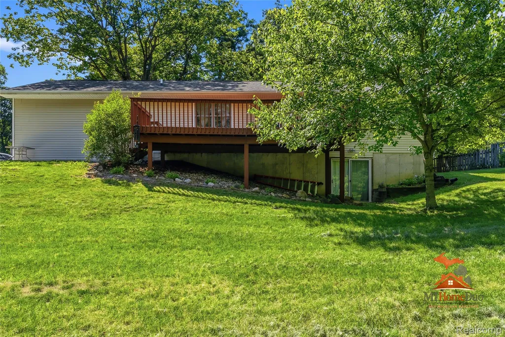 11231 Mcgregor Road Hamburg Township MI 48169