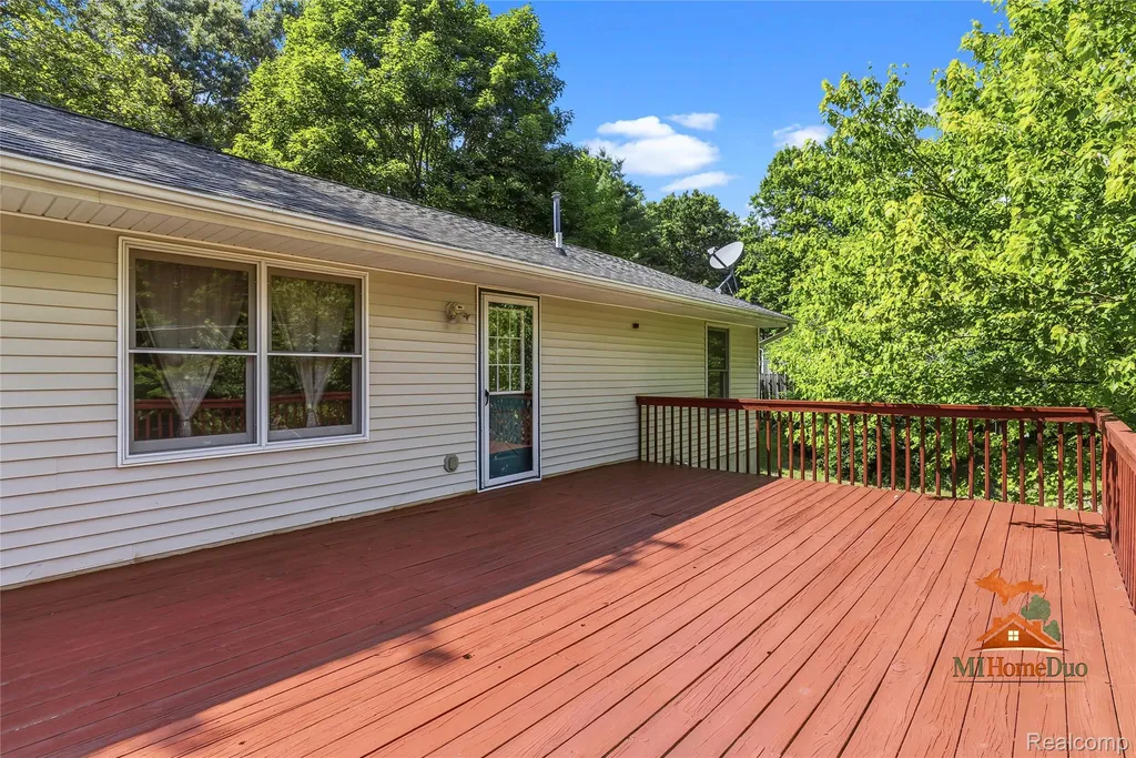 11231 Mcgregor Road Hamburg Township MI 48169