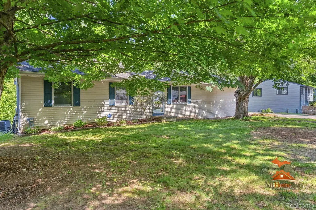 11231 Mcgregor Road Hamburg Township MI 48169