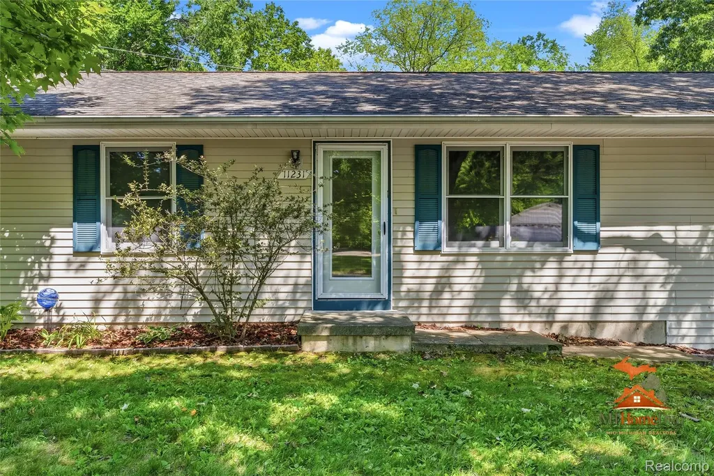 11231 Mcgregor Road Hamburg Township MI 48169