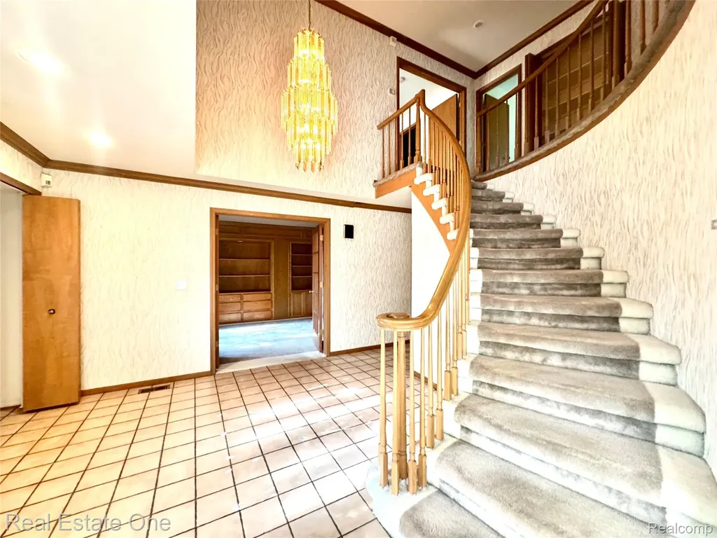 1752 White Water Drive Rochester Hills City MI 48309