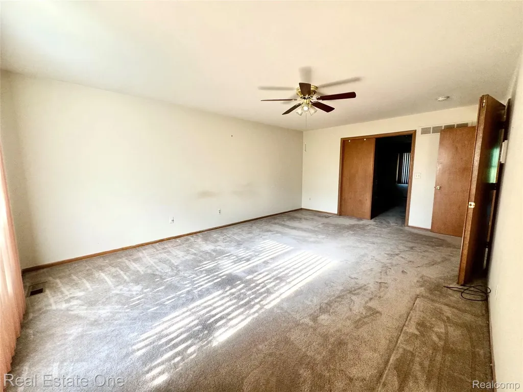 1752 White Water Drive Rochester Hills City MI 48309