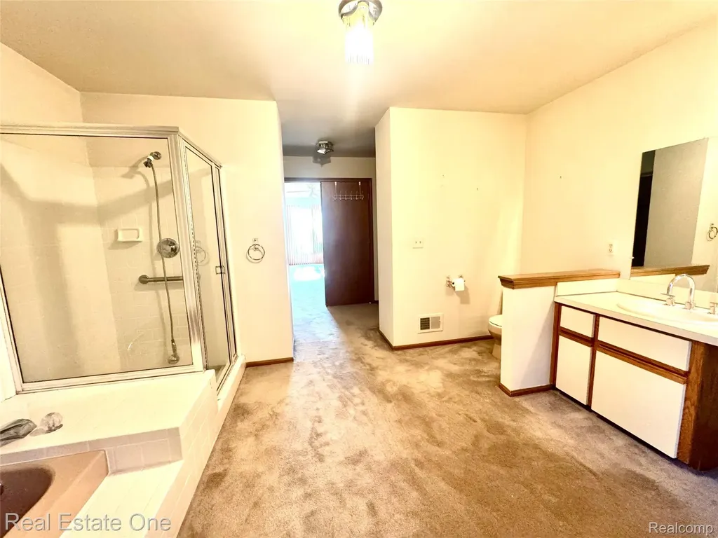 1752 White Water Drive Rochester Hills City MI 48309