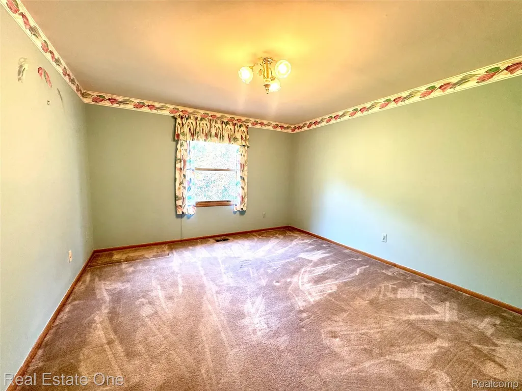 1752 White Water Drive Rochester Hills City MI 48309