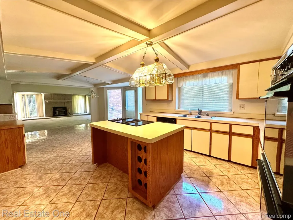 1752 White Water Drive Rochester Hills City MI 48309