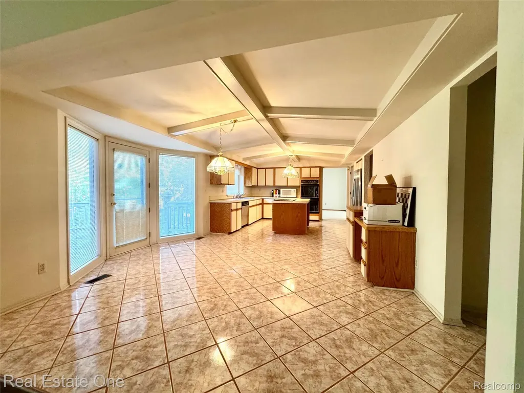 1752 White Water Drive Rochester Hills City MI 48309