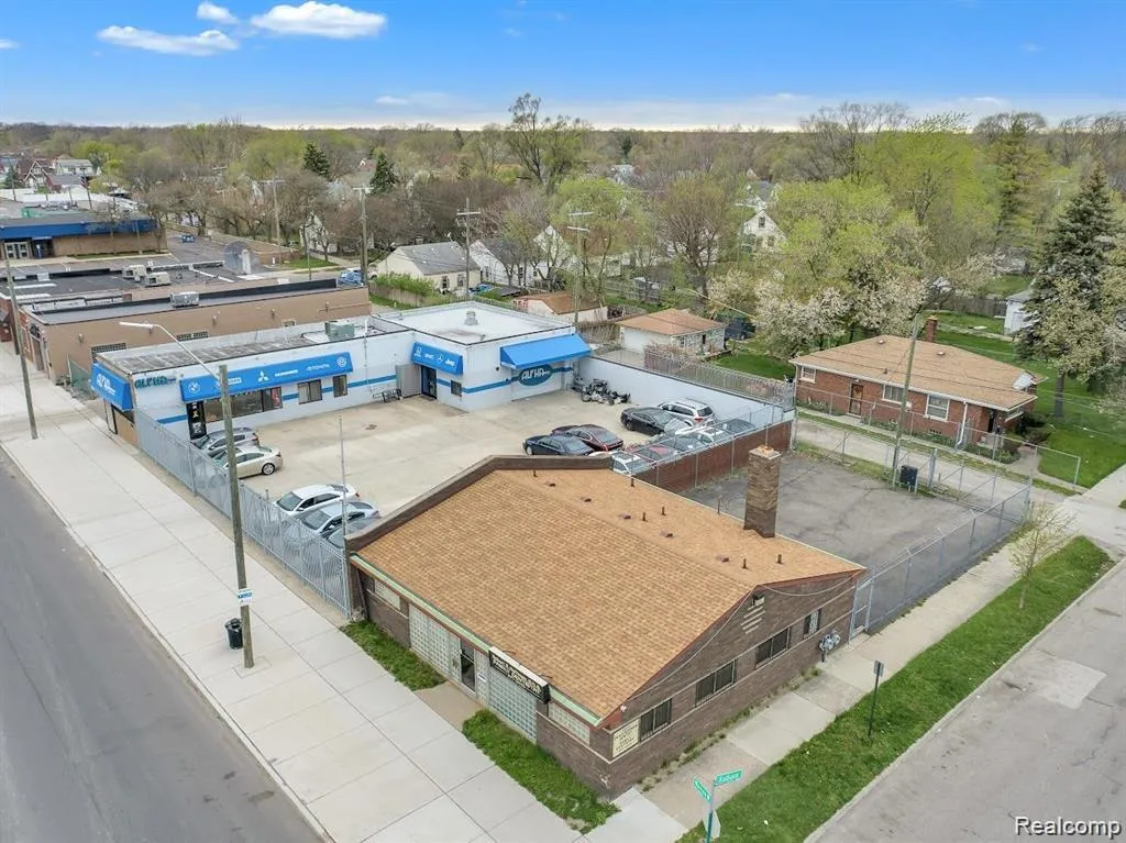 19626 W Warren Avenue Detroit City MI 48228