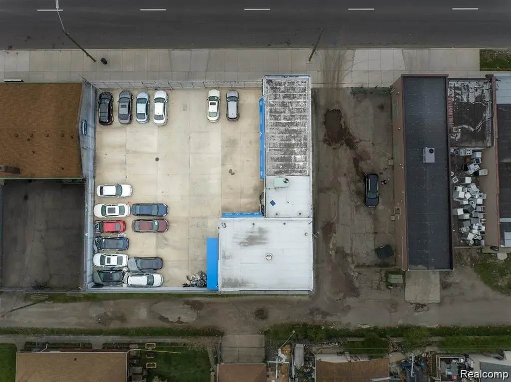 19626 W Warren Avenue Detroit City MI 48228