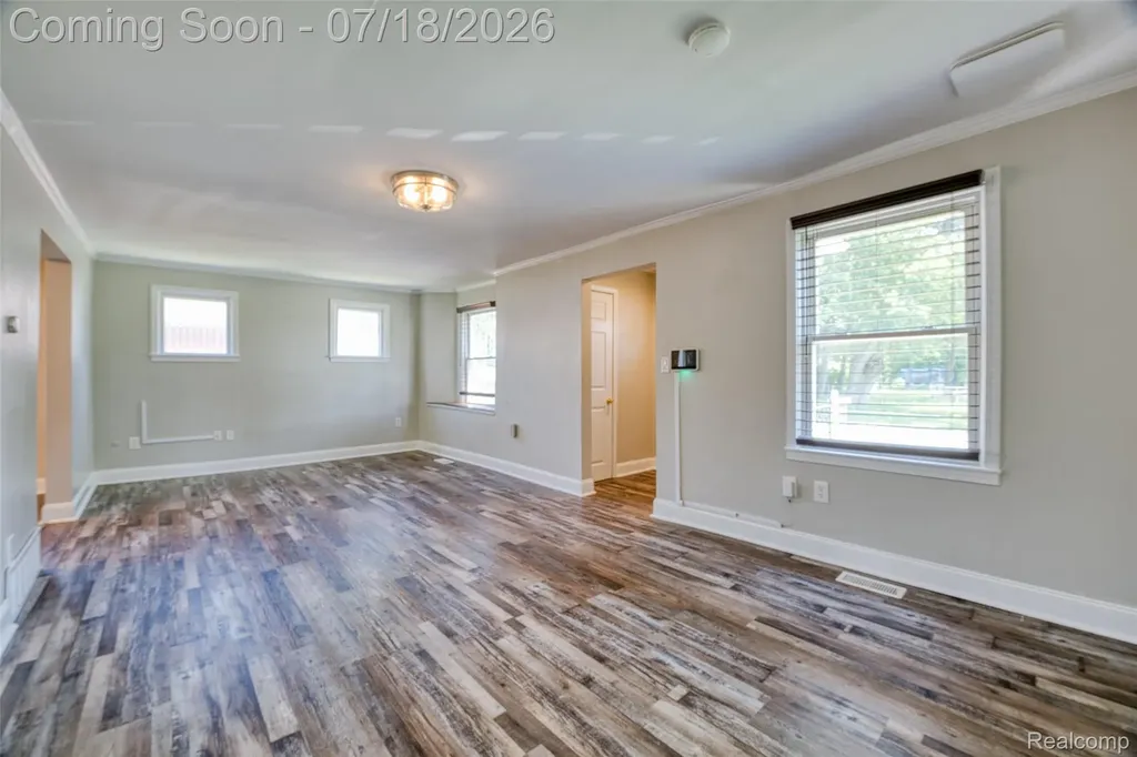 5660 Kingston Street Dearborn Heights City MI 48125