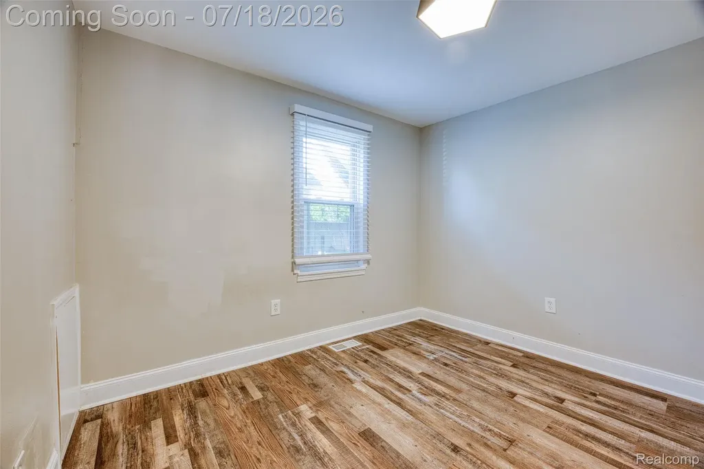 5660 Kingston Street Dearborn Heights City MI 48125
