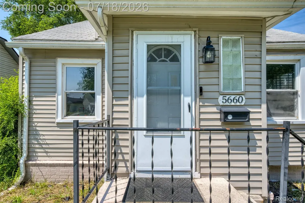 5660 Kingston Street Dearborn Heights City MI 48125