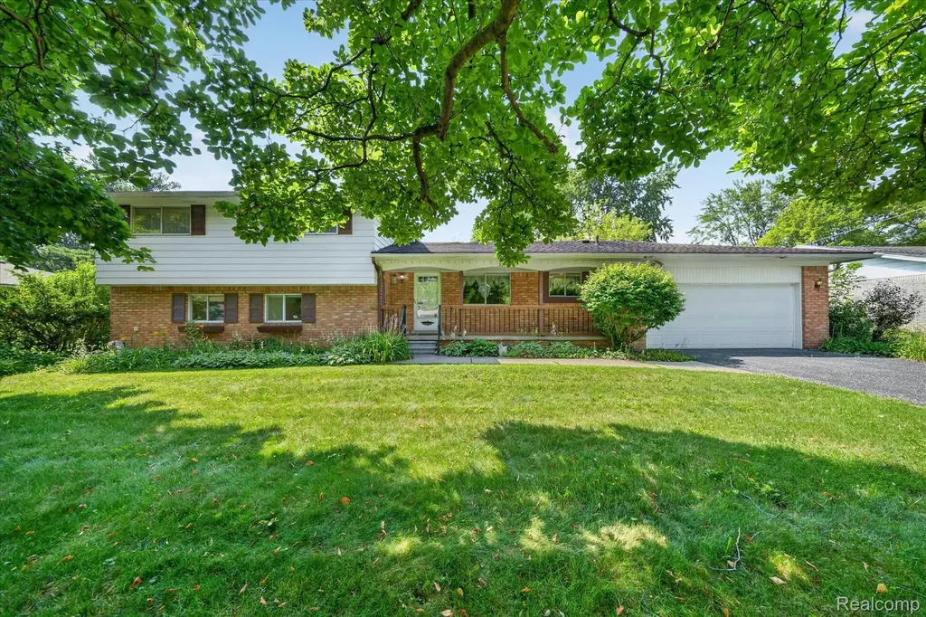 32533 Nestlewood Street Farmington Hills City MI 48334
