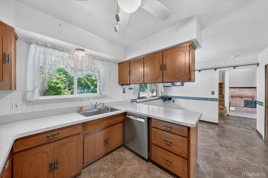 32533 Nestlewood Street Farmington Hills City MI 48334