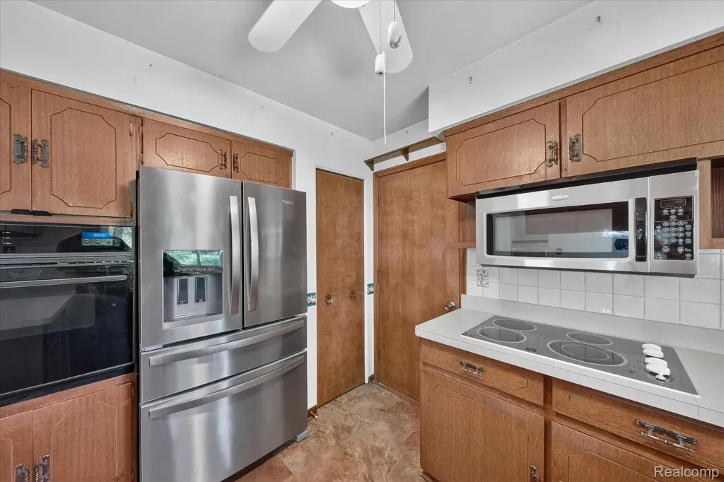 32533 Nestlewood Street Farmington Hills City MI 48334