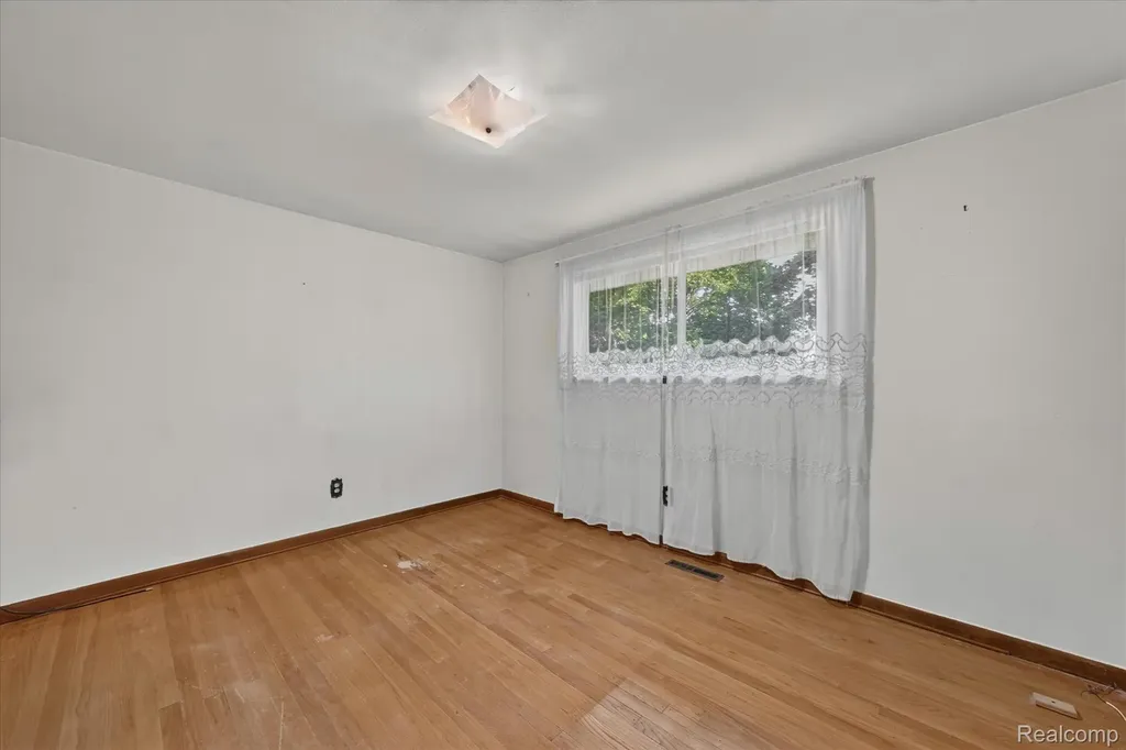 32533 Nestlewood Street Farmington Hills City MI 48334
