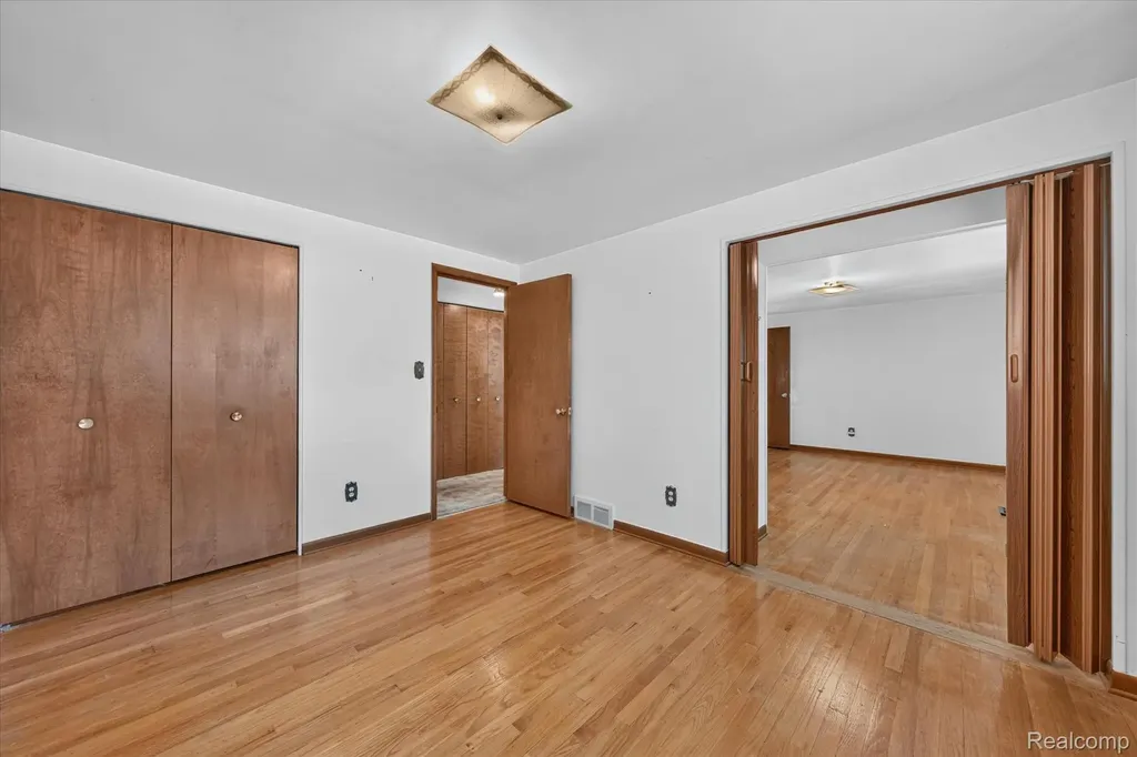 32533 Nestlewood Street Farmington Hills City MI 48334