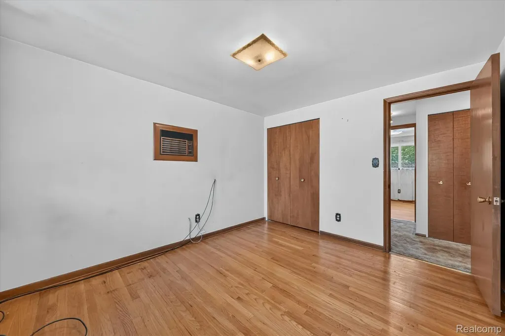 32533 Nestlewood Street Farmington Hills City MI 48334