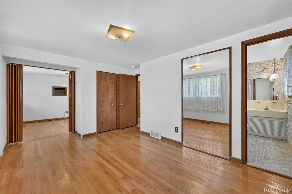 32533 Nestlewood Street Farmington Hills City MI 48334