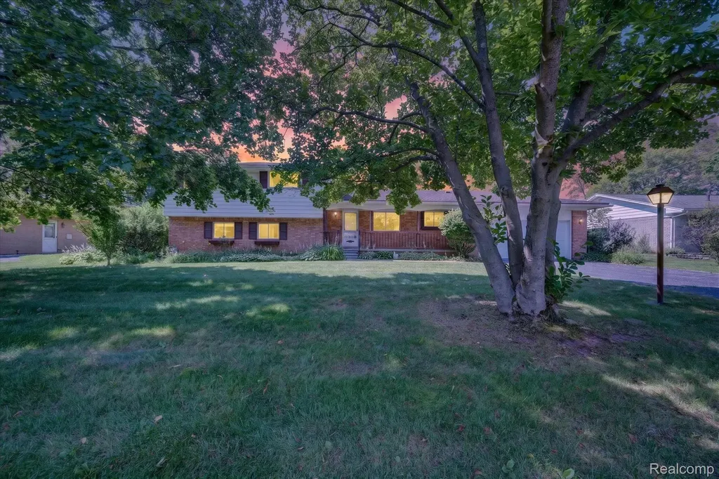 32533 Nestlewood Street Farmington Hills City MI 48334
