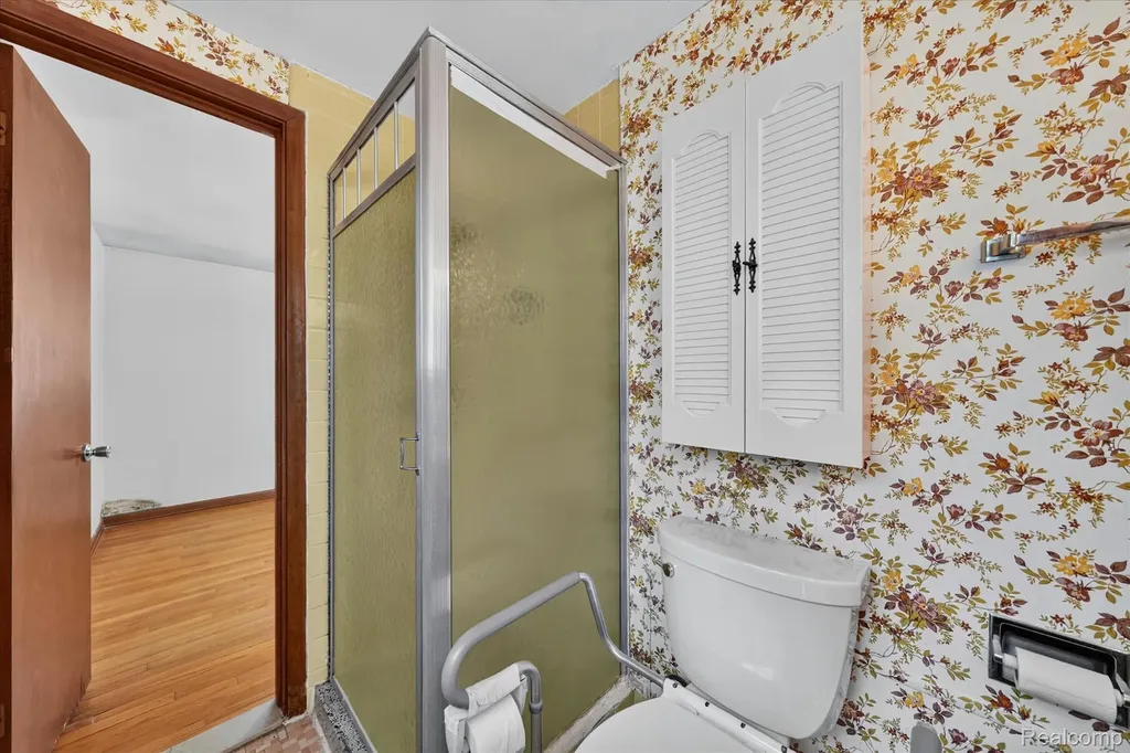 32533 Nestlewood Street Farmington Hills City MI 48334