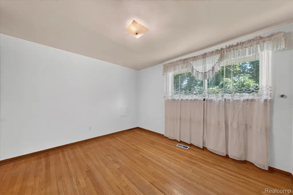 32533 Nestlewood Street Farmington Hills City MI 48334