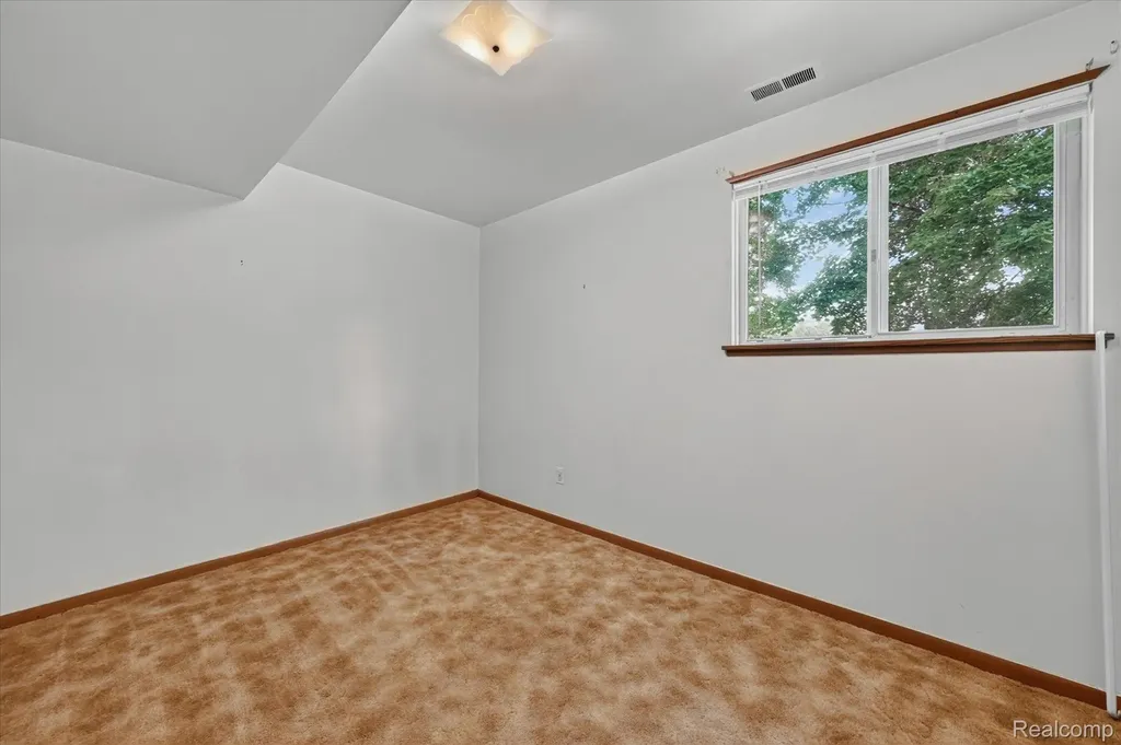 32533 Nestlewood Street Farmington Hills City MI 48334
