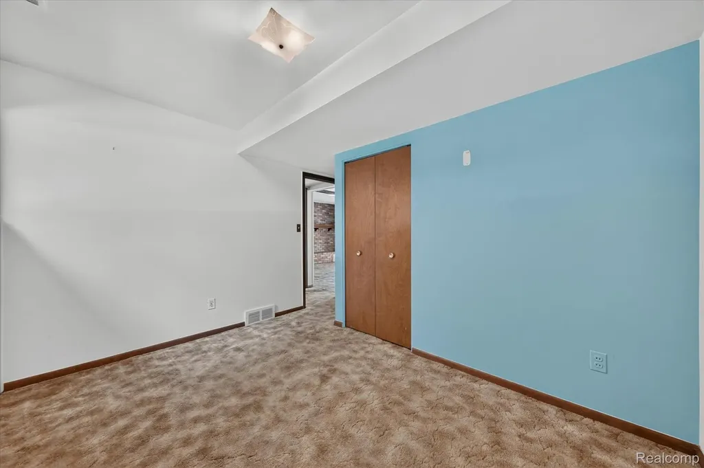 32533 Nestlewood Street Farmington Hills City MI 48334