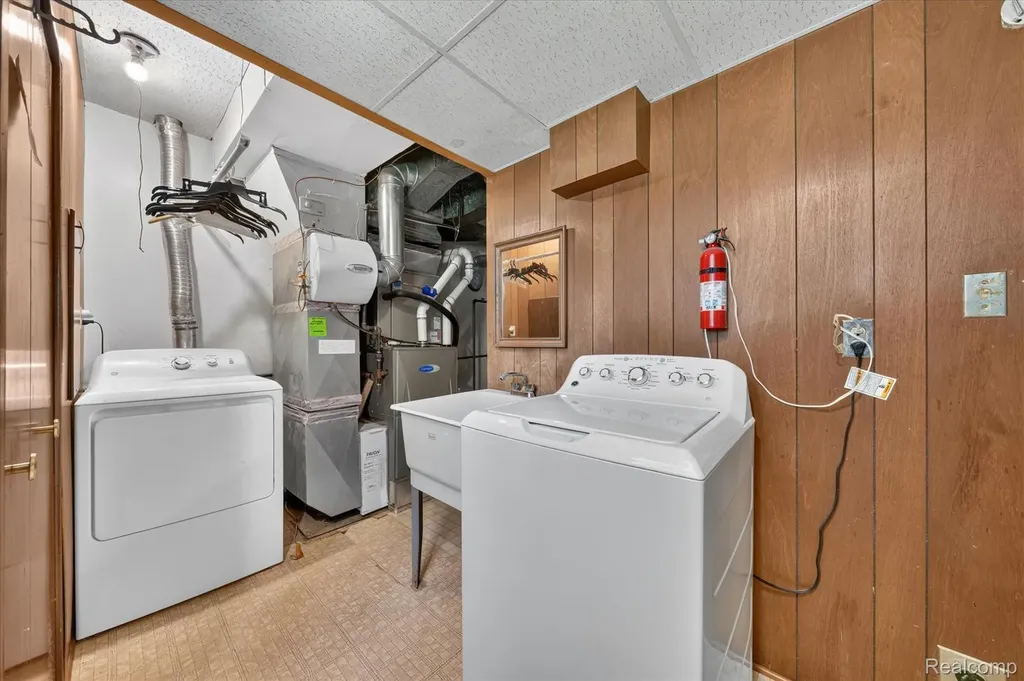 32533 Nestlewood Street Farmington Hills City MI 48334