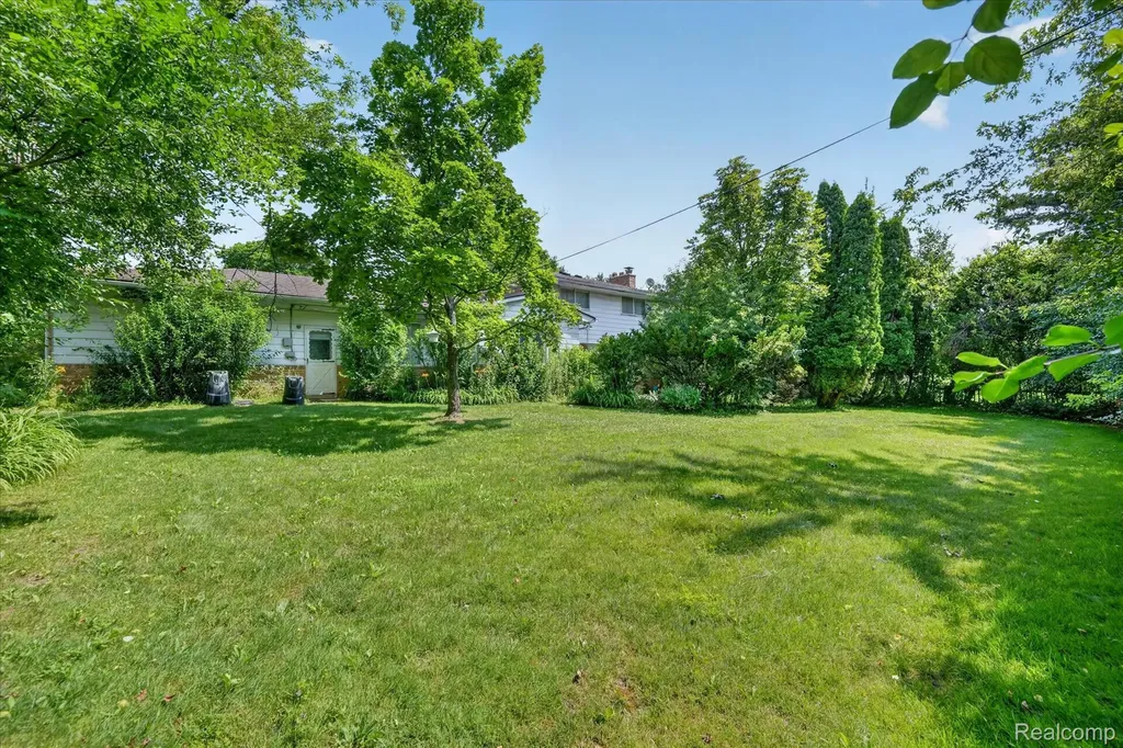32533 Nestlewood Street Farmington Hills City MI 48334