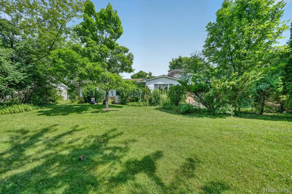 32533 Nestlewood Street Farmington Hills City MI 48334