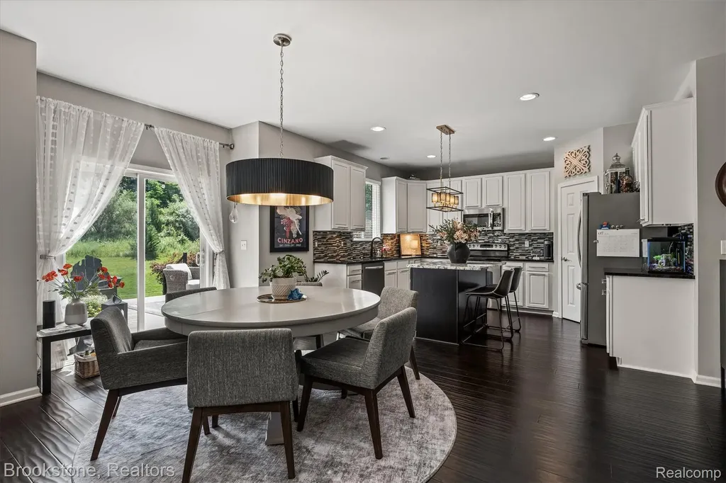 1161 Glass Lake Circle Oxford Charter Township MI 48371