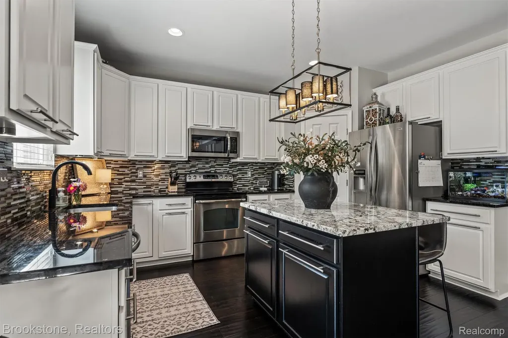1161 Glass Lake Circle Oxford Charter Township MI 48371