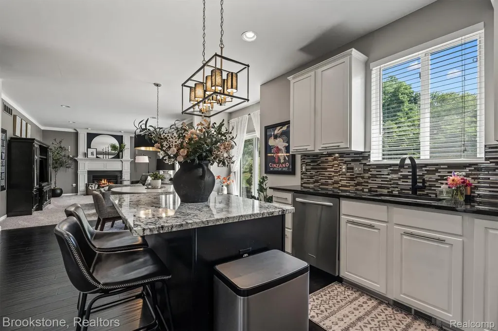 1161 Glass Lake Circle Oxford Charter Township MI 48371