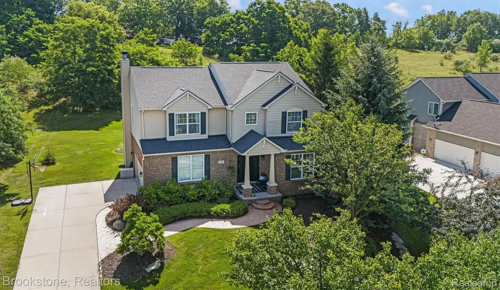 1161 Glass Lake Circle Oxford Charter Township MI 48371