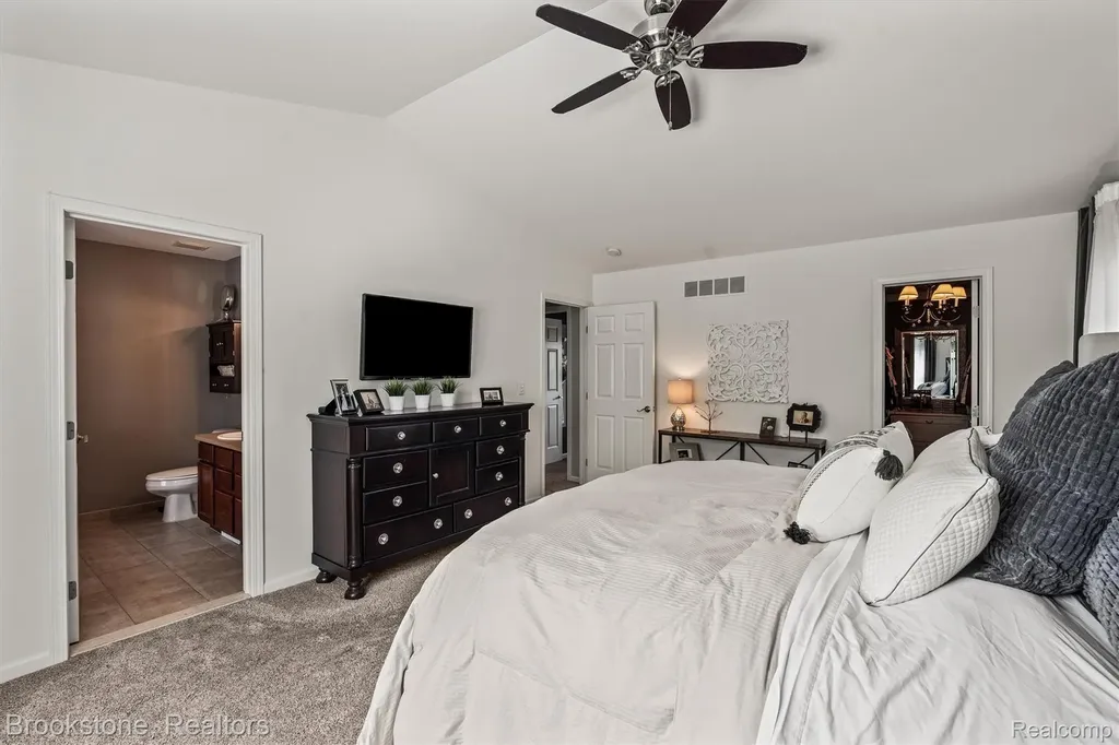 1161 Glass Lake Circle Oxford Charter Township MI 48371