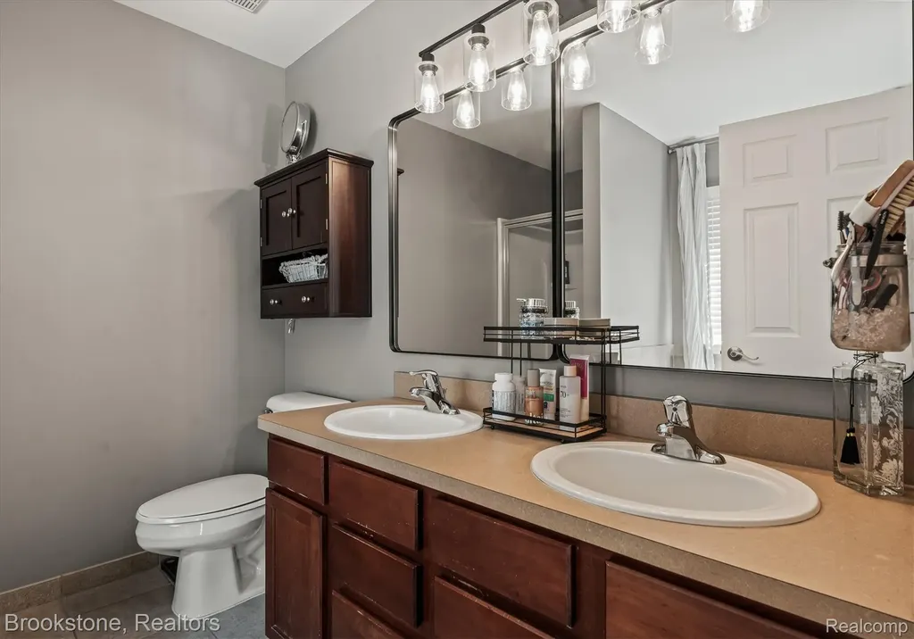 1161 Glass Lake Circle Oxford Charter Township MI 48371