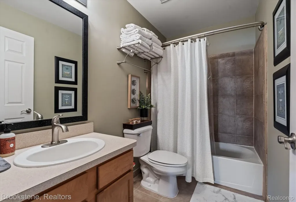 1161 Glass Lake Circle Oxford Charter Township MI 48371