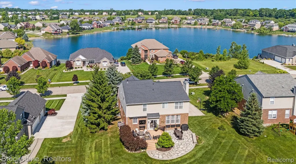 1161 Glass Lake Circle Oxford Charter Township MI 48371