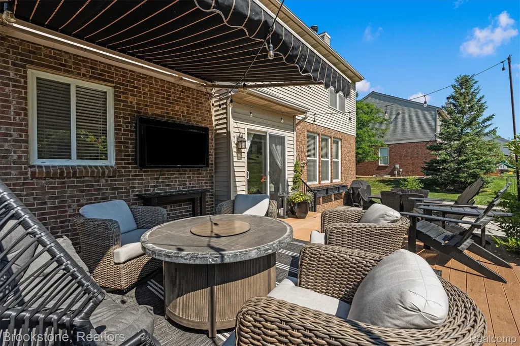 1161 Glass Lake Circle Oxford Charter Township MI 48371