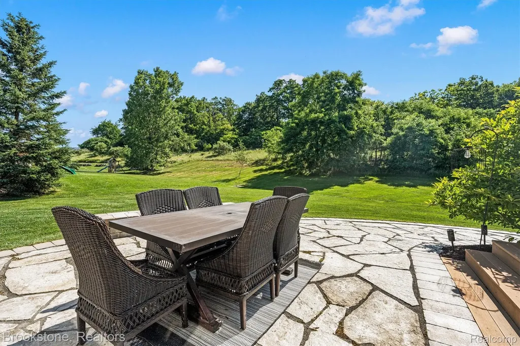 1161 Glass Lake Circle Oxford Charter Township MI 48371