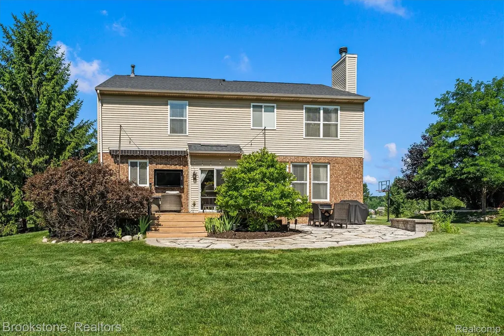 1161 Glass Lake Circle Oxford Charter Township MI 48371