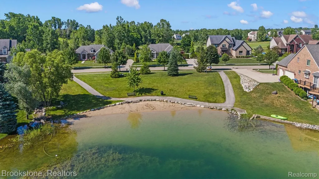 1161 Glass Lake Circle Oxford Charter Township MI 48371