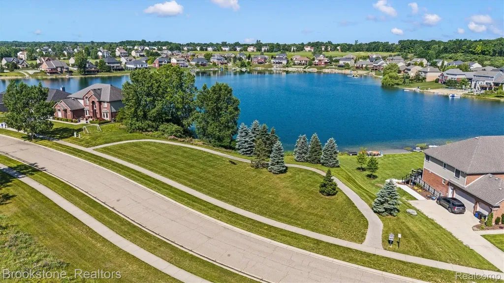 1161 Glass Lake Circle Oxford Charter Township MI 48371
